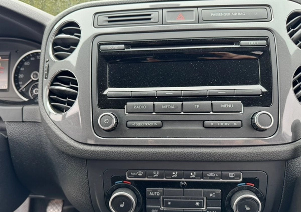 Volkswagen Tiguan cena 46900 przebieg: 229112, rok produkcji 2011 z Drobin małe 379
